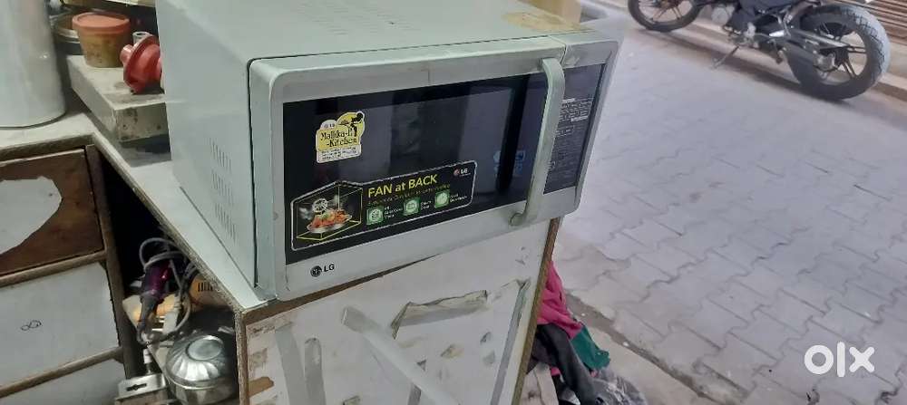 LG company microwave oven proper working condition