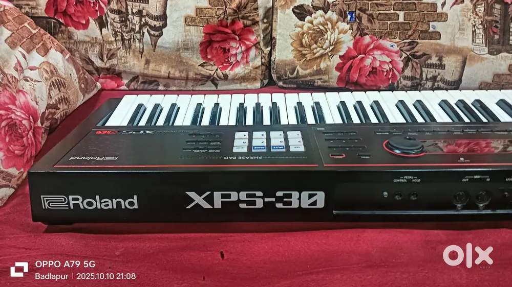 Roland XPS 30 Very Good Condition Keyboard Original Adpter & Heavy Bag