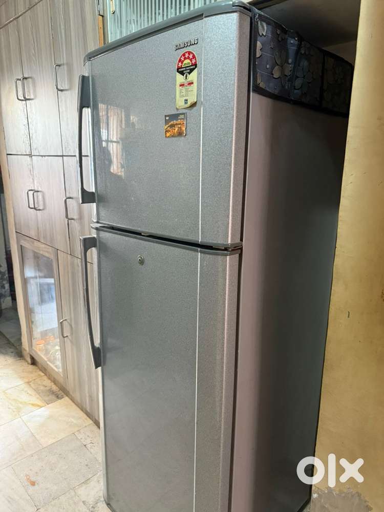 2010 model double door fridge