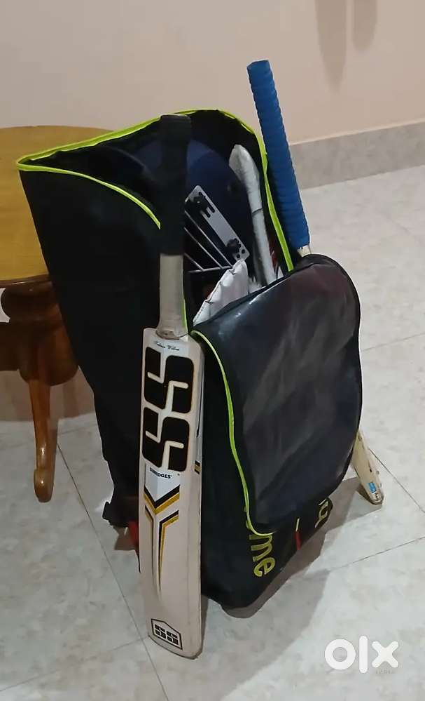 Cricket kit for young cricketers aged 12 - 16