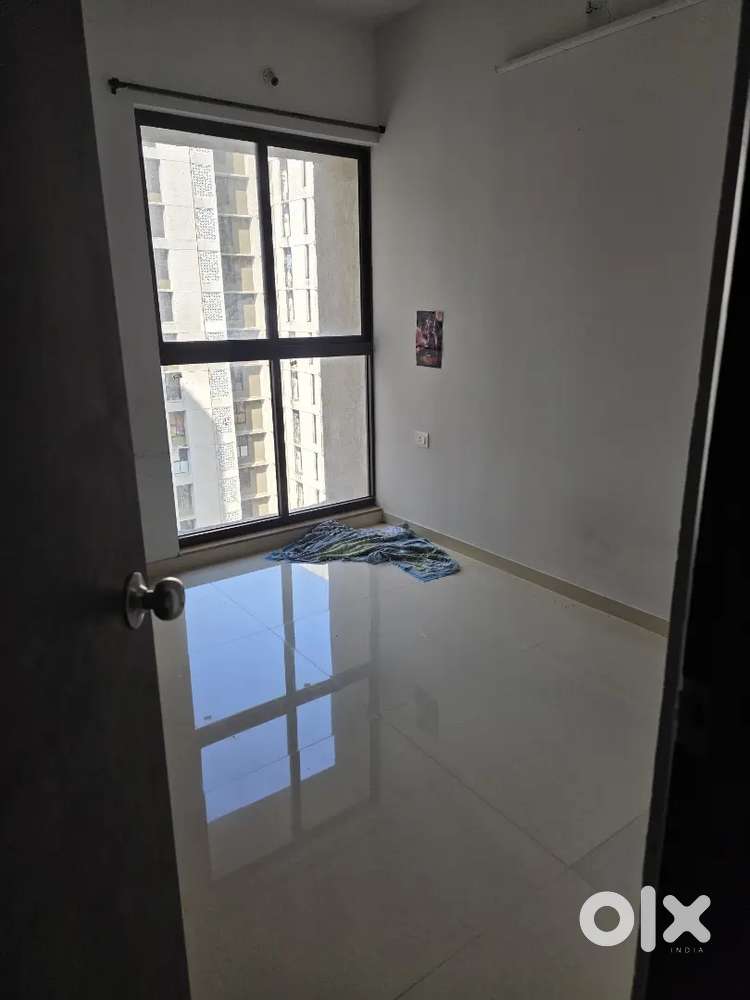 Looking for a Roomate