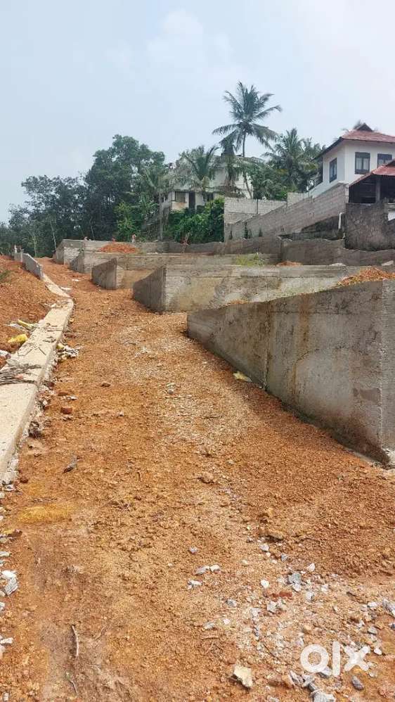 പേയാട് വിട്ടിയം, 3,3.250,4 സെന്റ് പ്ലോട്ടുകൾ