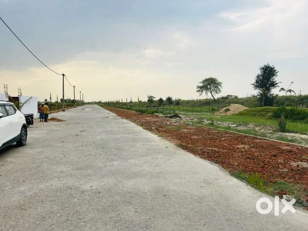 लखनऊ इकाना स्टेडियम के निकट प्लांट ले बहुत ही बेस्ट लोकेशन में