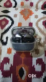 Samsung Buds 3 Pro in excellent condition