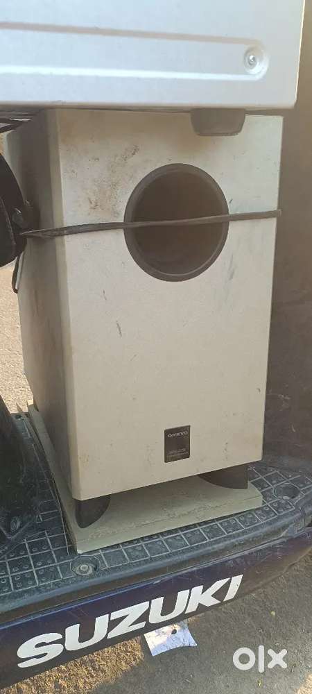 Room amplefeair ek dam new raka hai sell karna hai mony problam