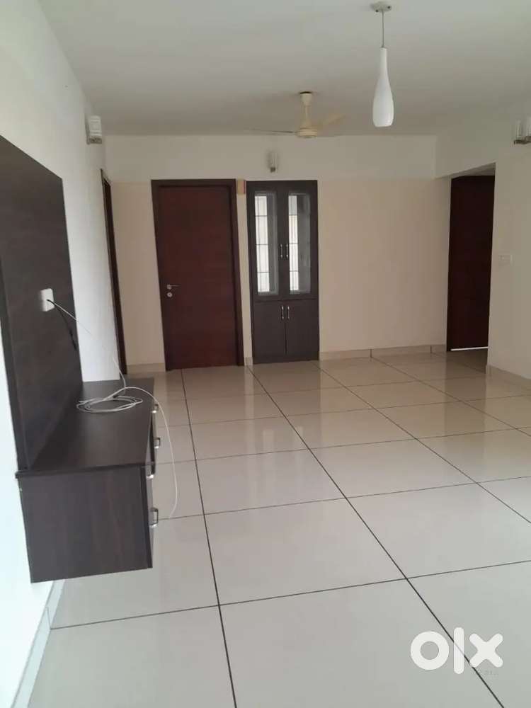 3 bhk Flat Near to Marine drive 2cr
