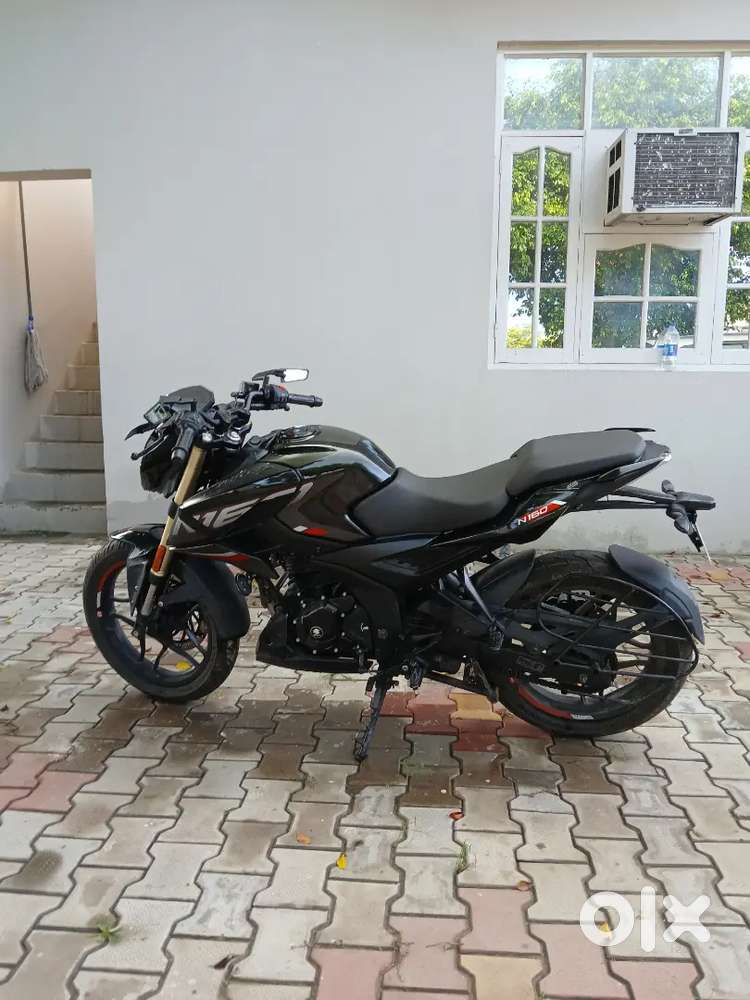 Bajaj pulsar n160 bluetooth edition