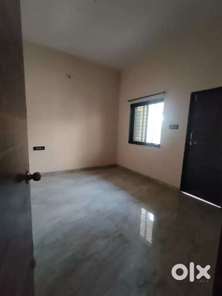 1 bhk flat, & single room available