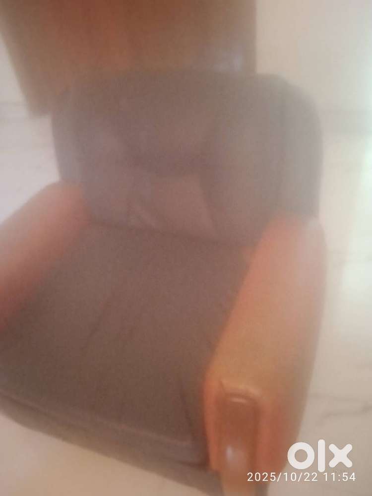 Set of two single sofas