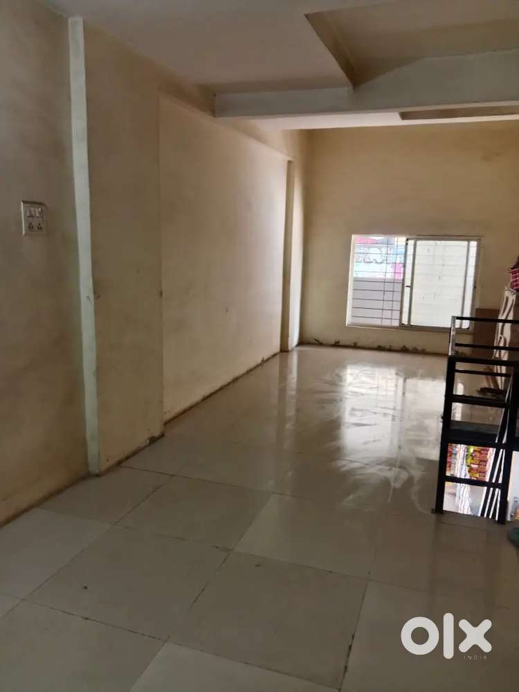 Road touch , upper portion on rent ,having window .