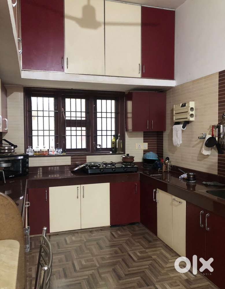 17 cent land and well maintained house for sale in Anchaam peedika