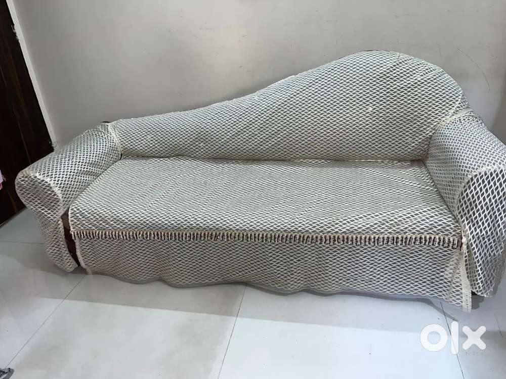 SOFA SET WITH COVERS