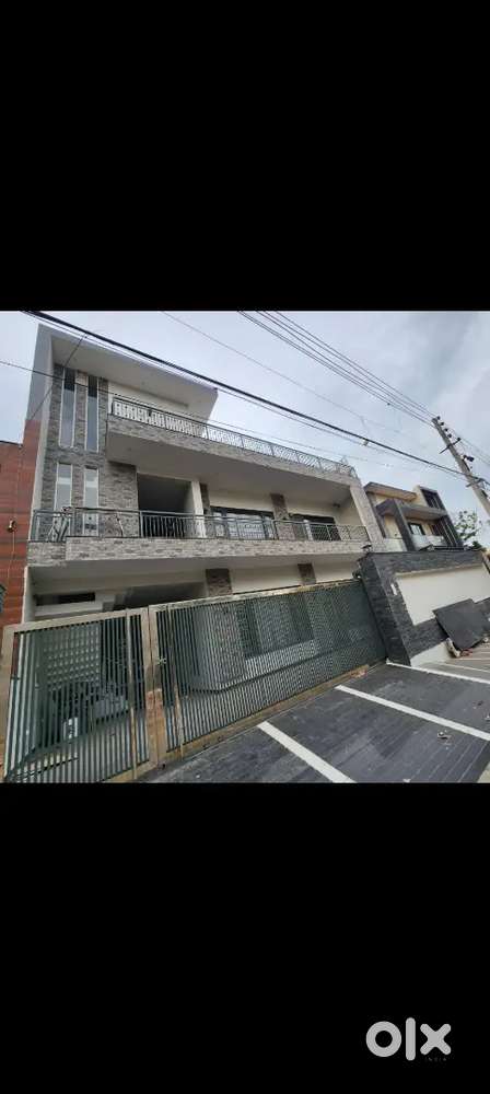 150 gaz 4 bhk CORNER  KOTHI NEAR DMART NEAR M s enclave