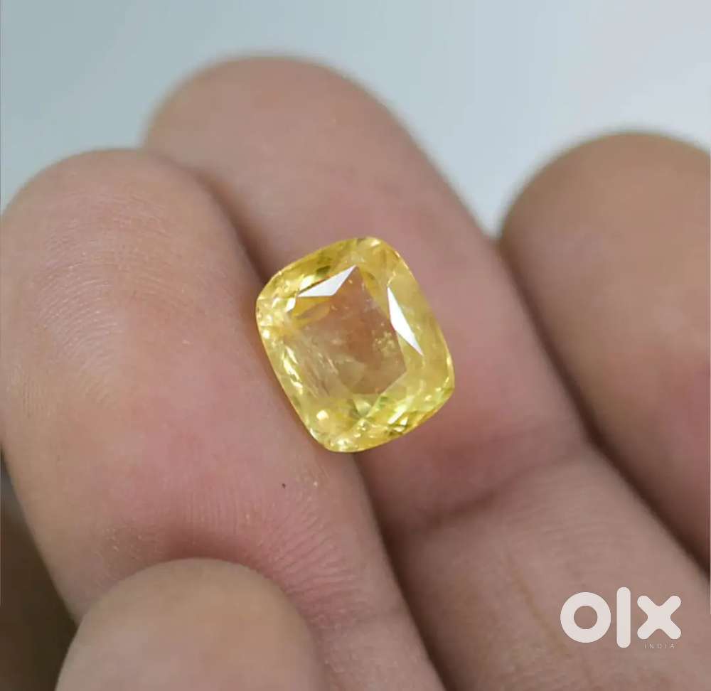Yellow pukhraj stone 8.25 ratti cylon