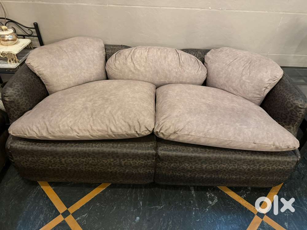 3 seater sofa * 3 With 3 side table and 1 centre table