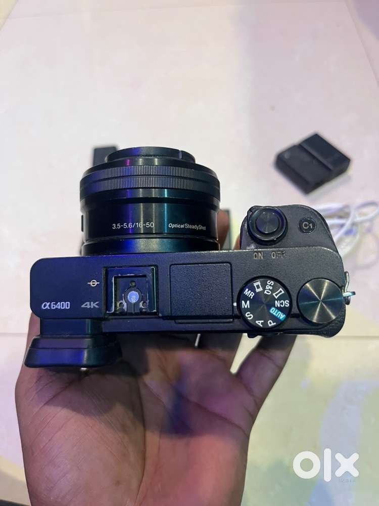 Sony 6400 with change with 2 battery with bag