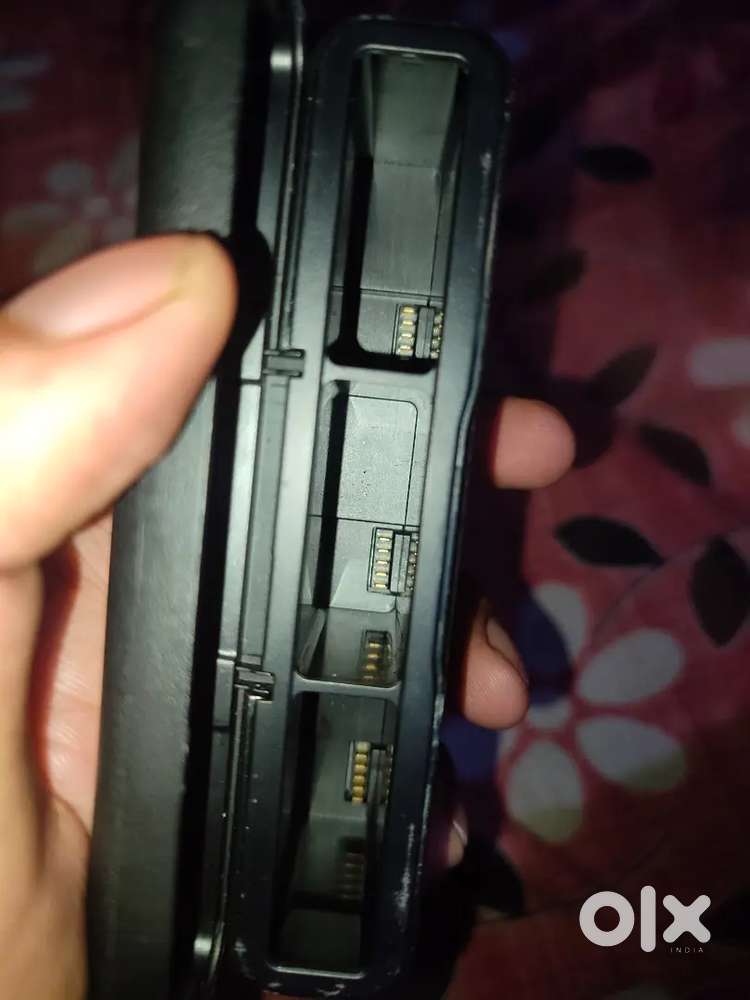 Dji ACTION 3/4 BATTERY CHARGING CASE ( WITHOUT BATTERY)