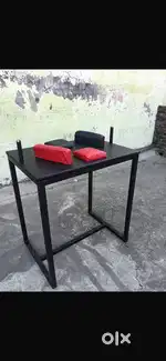Arm wrestling table