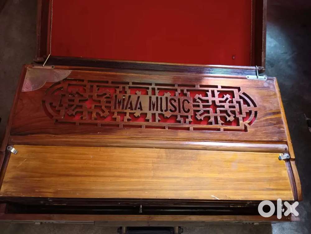 9 Scale changer Harmonium( Mohanlal j Mistry with palitana reeds)