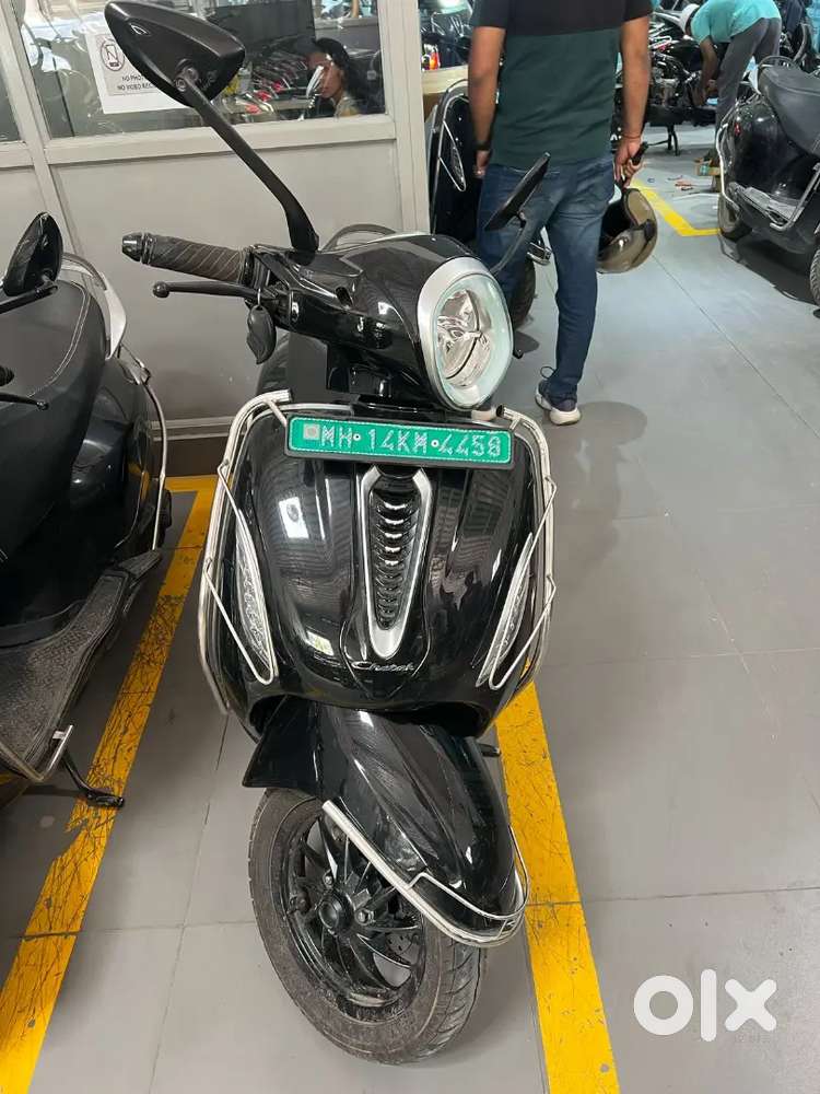 premium Chetak key less in 3 months  warranty top condition 2022 dec