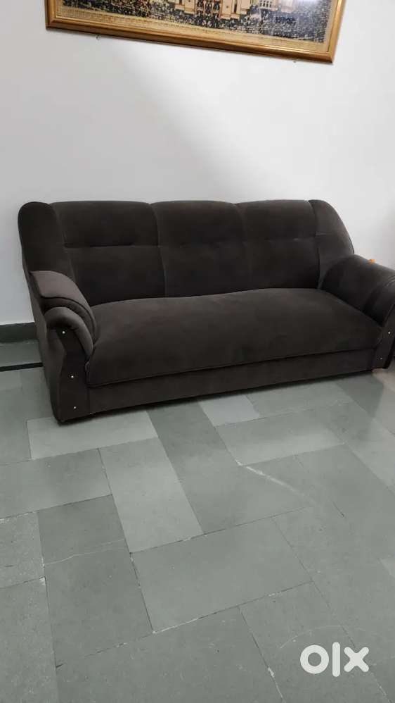 Sofa set 6 sitter with one sethi set one central table