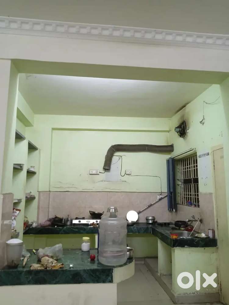 Urgent female roommate required