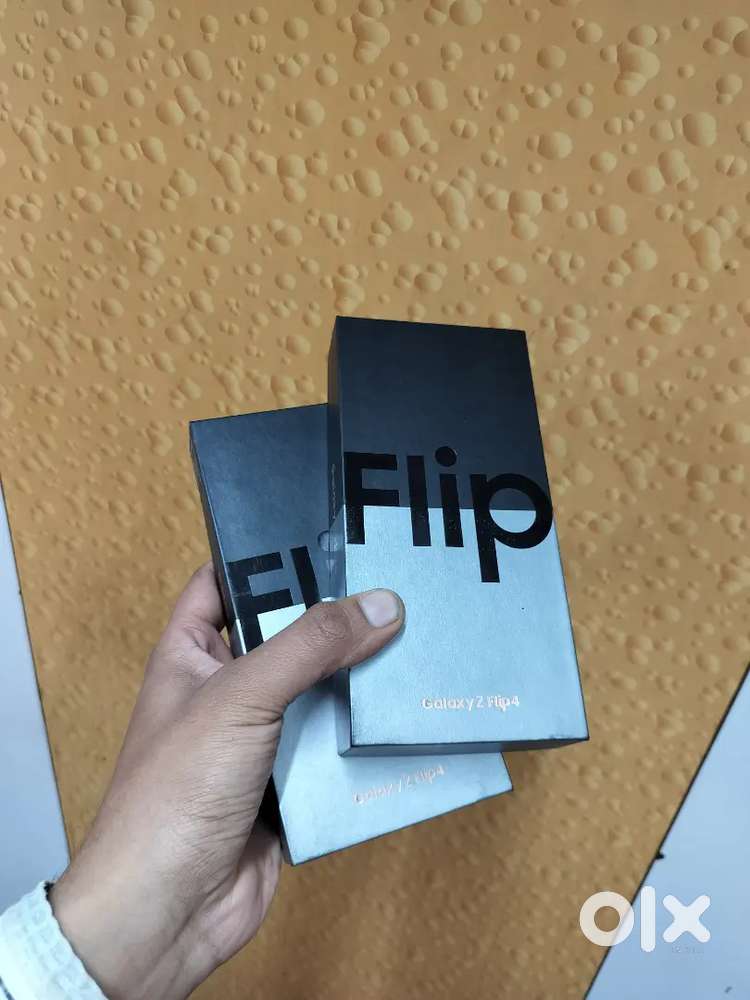 Today samsung flip4 5g 256gb box packed with bill and seller warranty