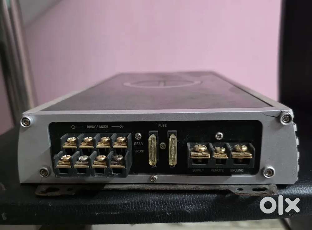 BLAUPUNKT AMPLIFIER 800 WATTS