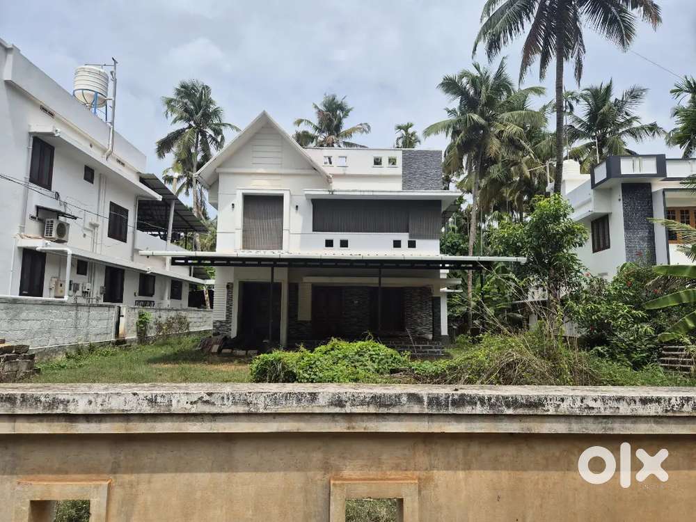 Brand new villa 4 bhk 14 cent Peramangalam Thrissur
