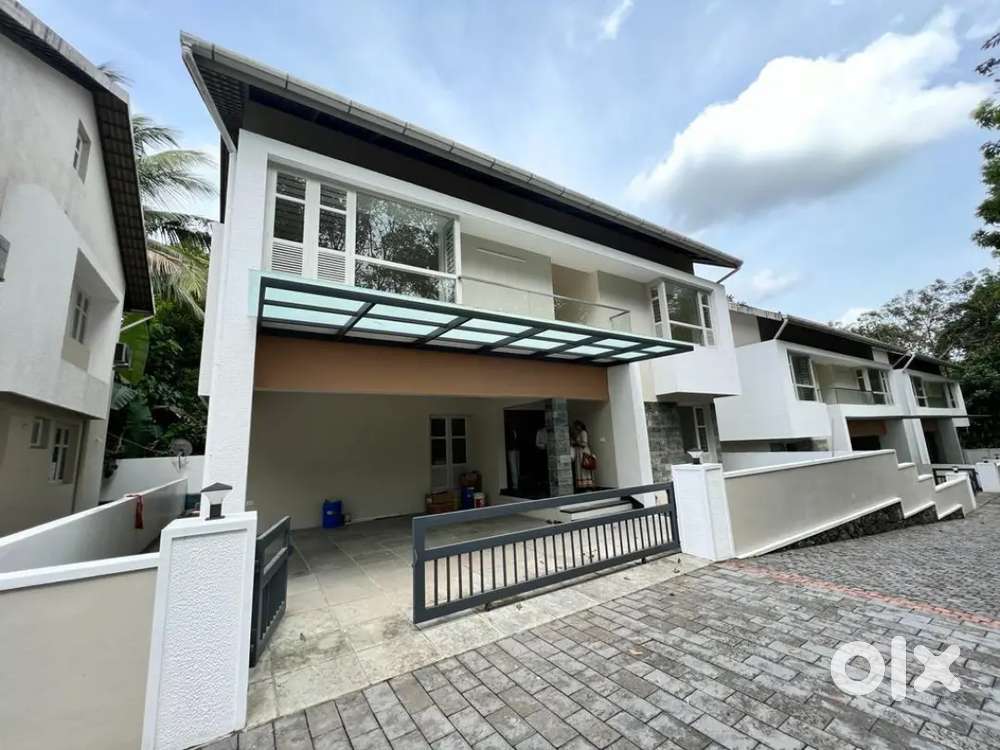 Pukkattupady Malayidam thuruth 5.5cent house for sale