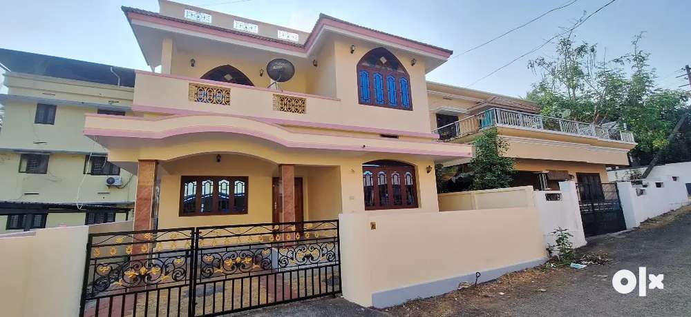 Thrissur anchery 4.500 cent plot and villa