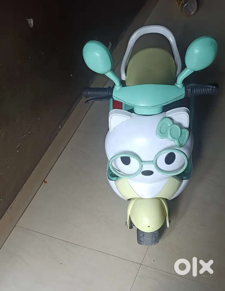 Battery scooter