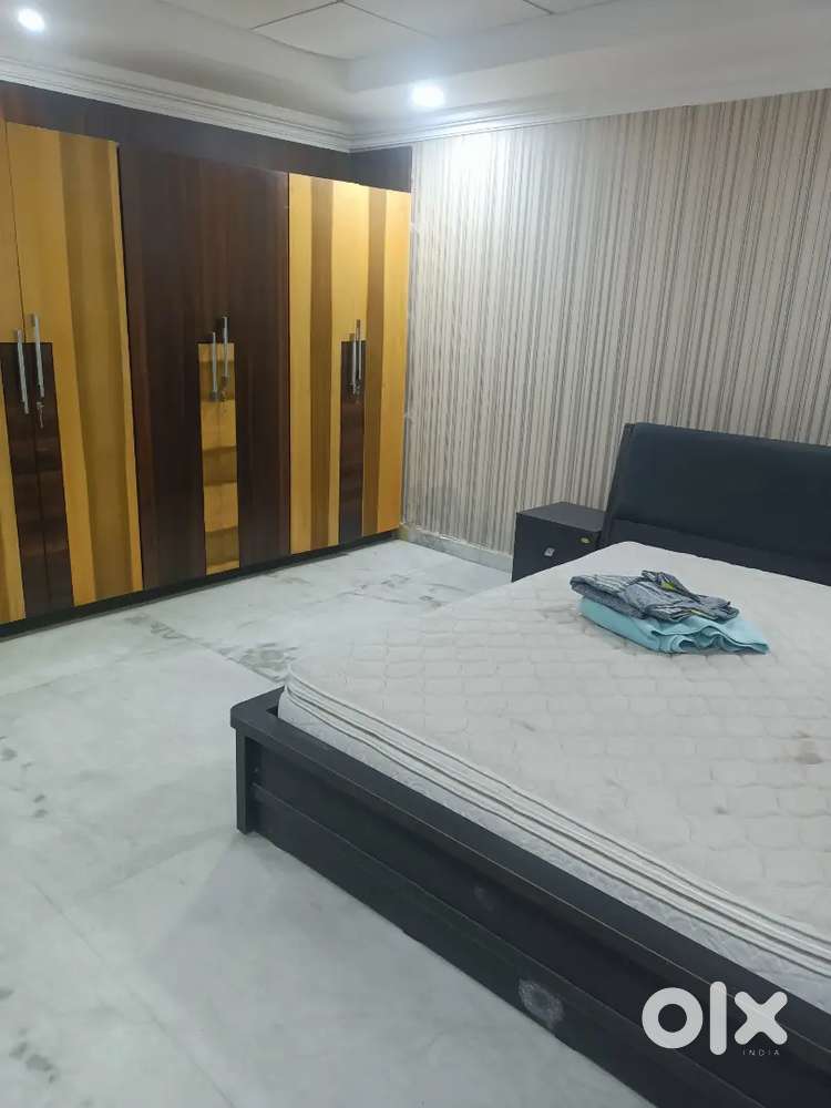 At kananvihar f2/ 2 bhk 3 male wanted 1 male service holder Rs 4000