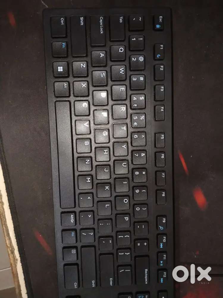 Used keyboard in great shape, perfectly working, affordable price!