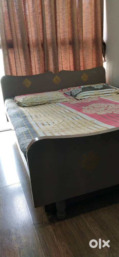 Double bed_wooden_without storage