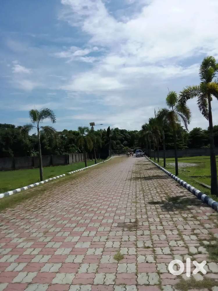 बहुत प्राइम लोकेशन पर प्लांट ले सरकारी योजनाओं से नजदीक