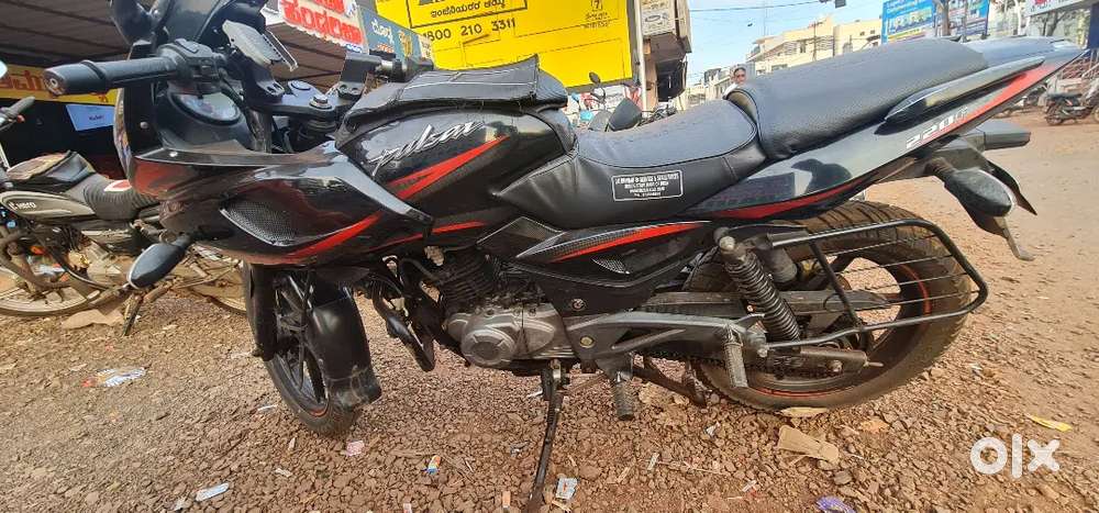 Best condition pulser 220F- only at 70000