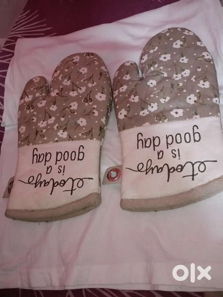 Microvave gloves brand new unused