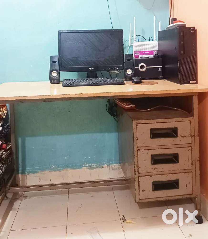 Study Table in Excellent Condition Ready to Use Office Table computer