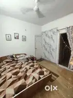 Flatmate for couple and girls