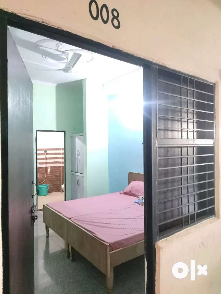 1RK room available near metro staion sector 71