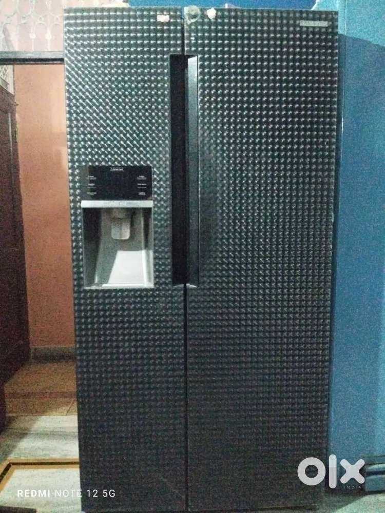 SAMSUNG DOUBLE DOOR REFRIGERATOR