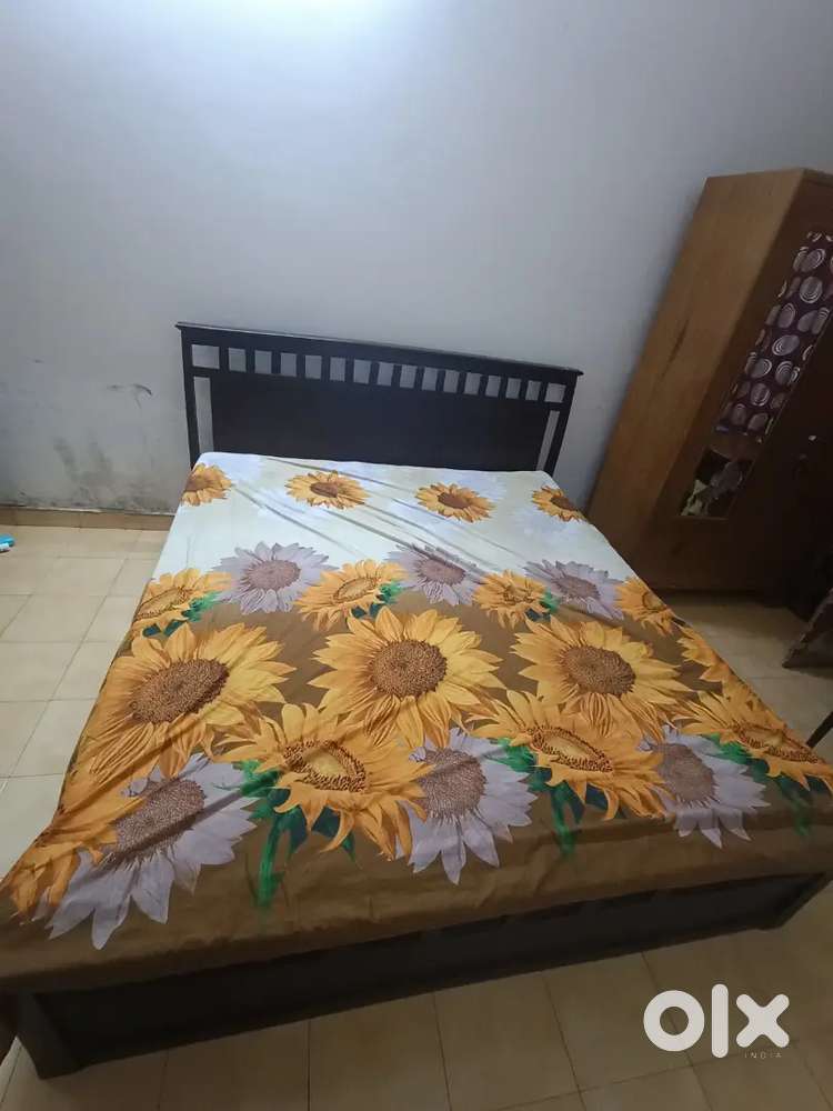 Wooden bed King size with Peps matress