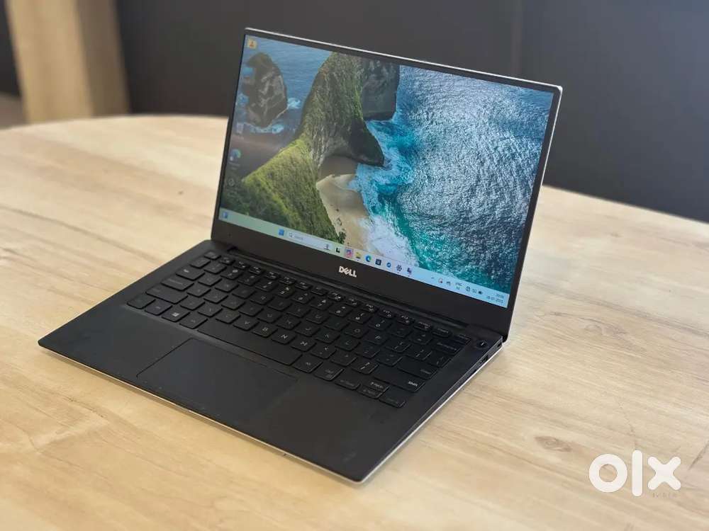 * DELL XPS
* INTEL I5 8 th (U)
* 13 inchFHD DISPLAY