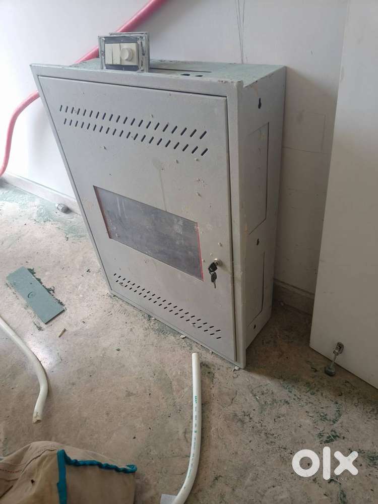 PDU/DB box -metallic power distribution/control unit