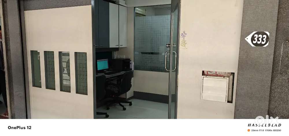 ઓફિસ લાયક શોપ વેચવાની છે.એકાઉન્ટિંગ વર્ક ને અનુકૂળ ફુલ્લી ફર્નિચર સાથે