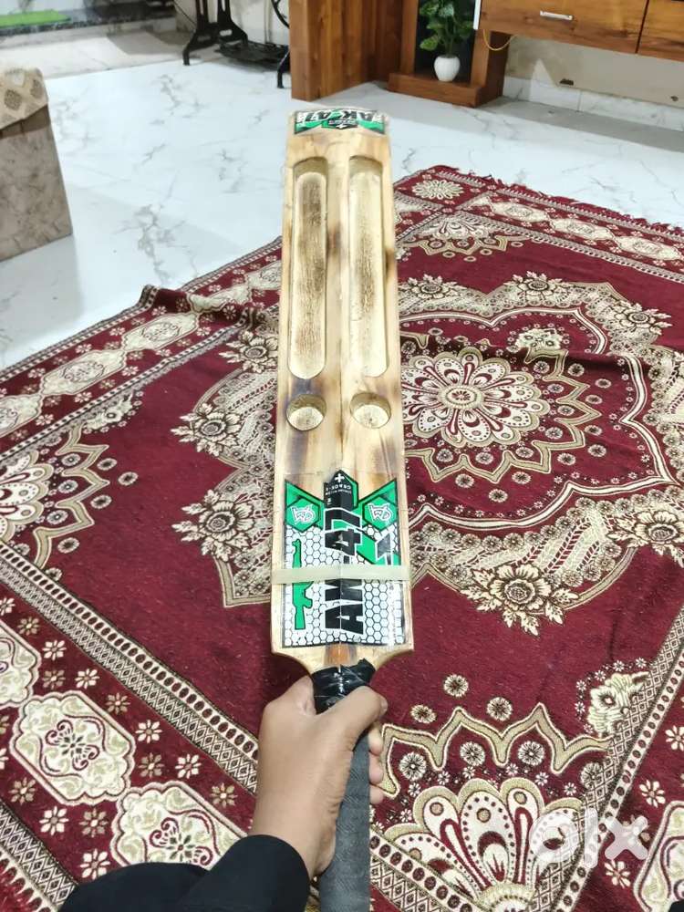 Cricket bat light weight new condition