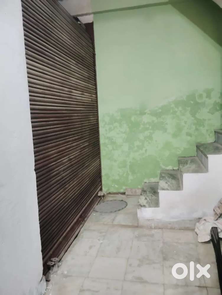 Shop for rent godown