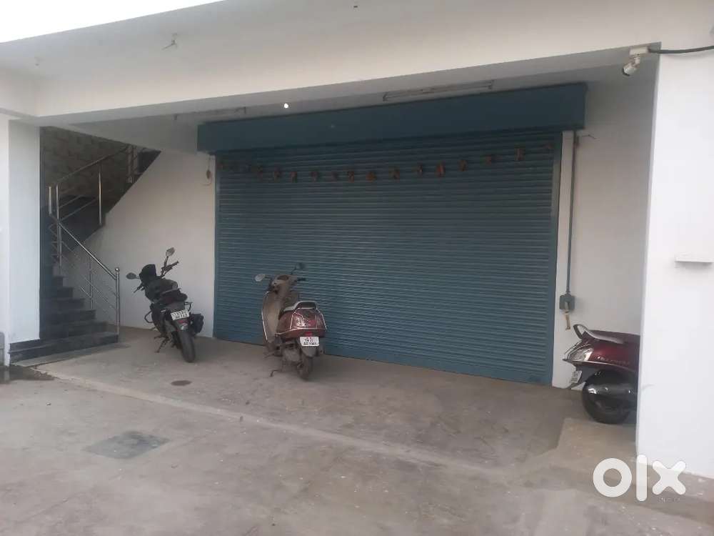 Commercial space for rent in main area