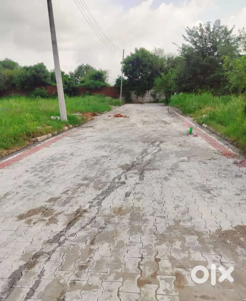East Facing 100 Gaj Plot Available for Sale